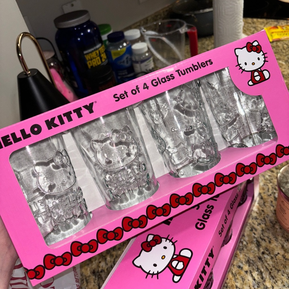 NEW VIRAL Sanrio Hello Kitty Glass Tumblers (Set of 4) NWT